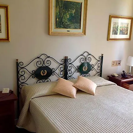 فندق Park Napoleone 4*