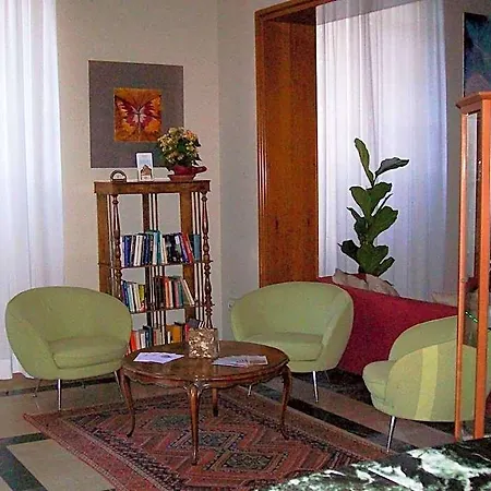 فندق Park Napoleone 4*